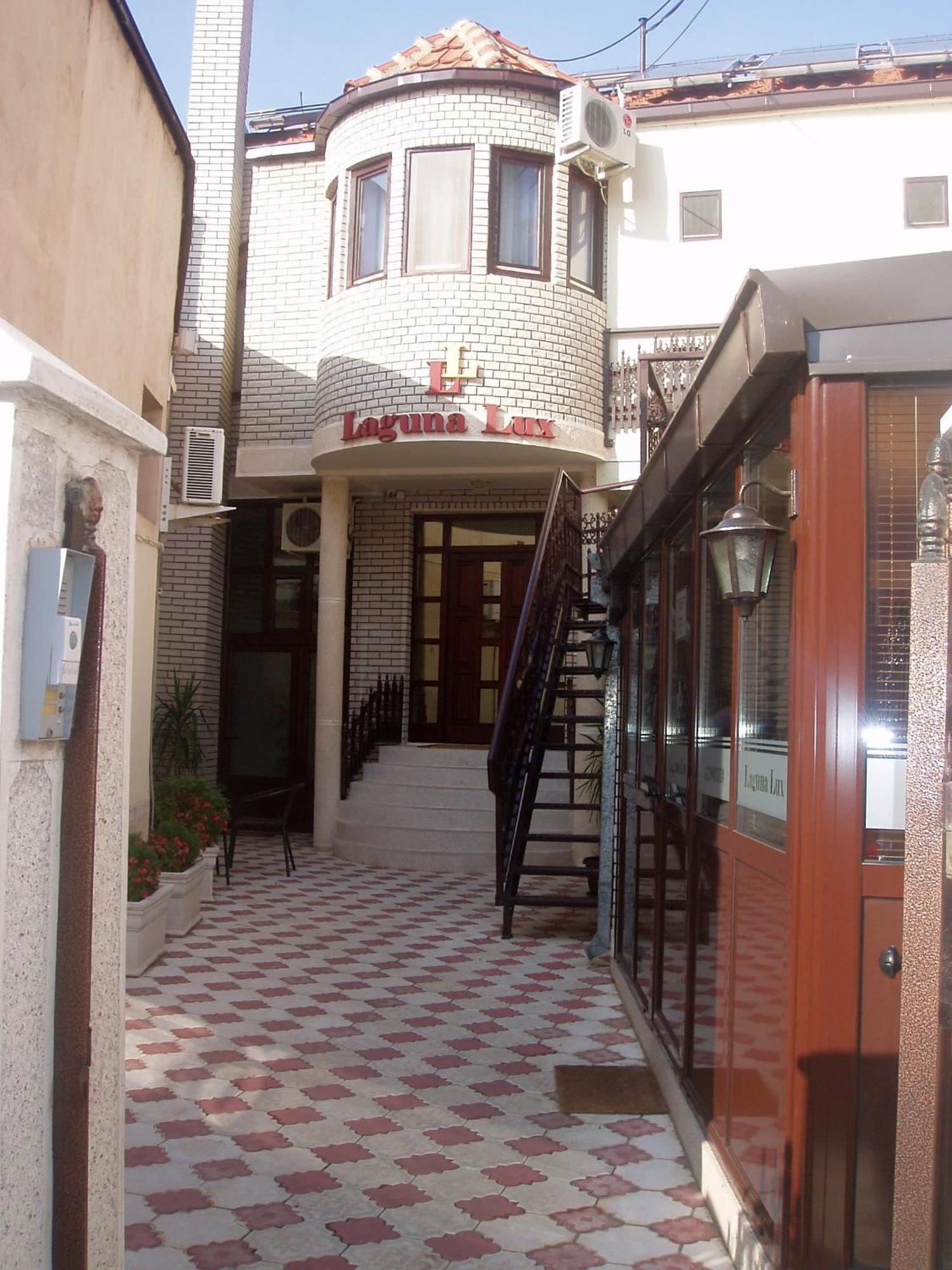 Garni Hotel Laguna Lux Ni المظهر الخارجي الصورة